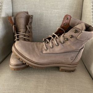 WOMEN'S TIMBERLAND® PREMIUM 6-INCH BOOTS size 10